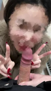 [原创] 推上认识的小美女来找我面基了 挺自来熟的比着耶说终于吃上鸡巴了